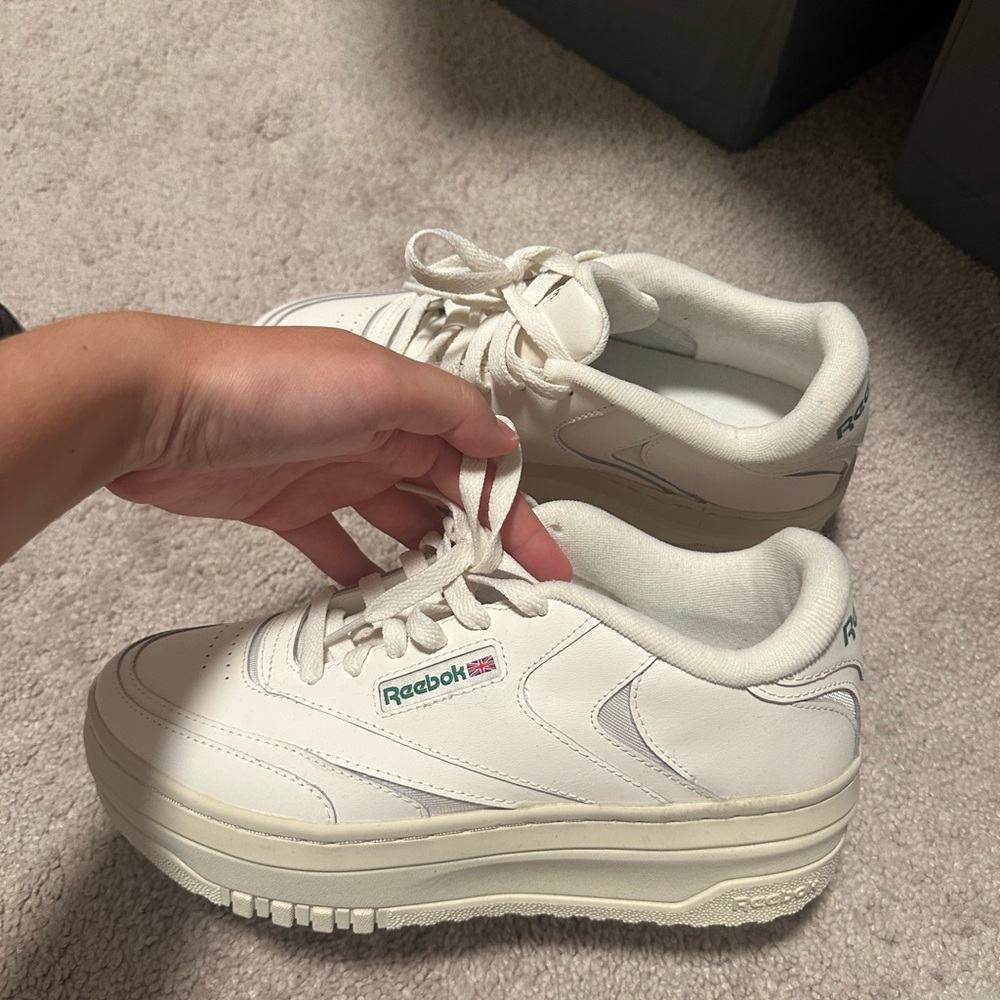 Reebok Club Women's White Classic Low-Top Sneakers size 8.5
